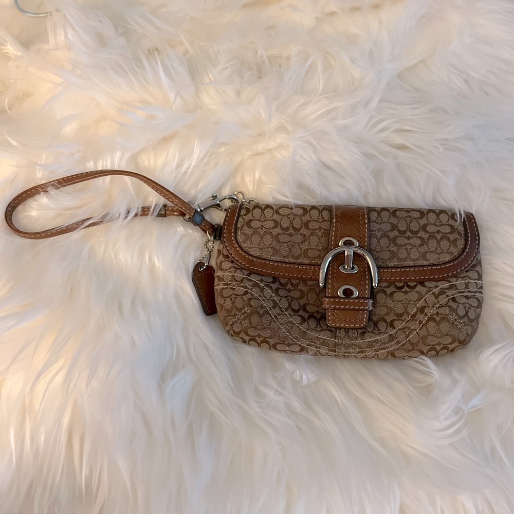 Coach wristlet Tan/Brown Soho Buckle